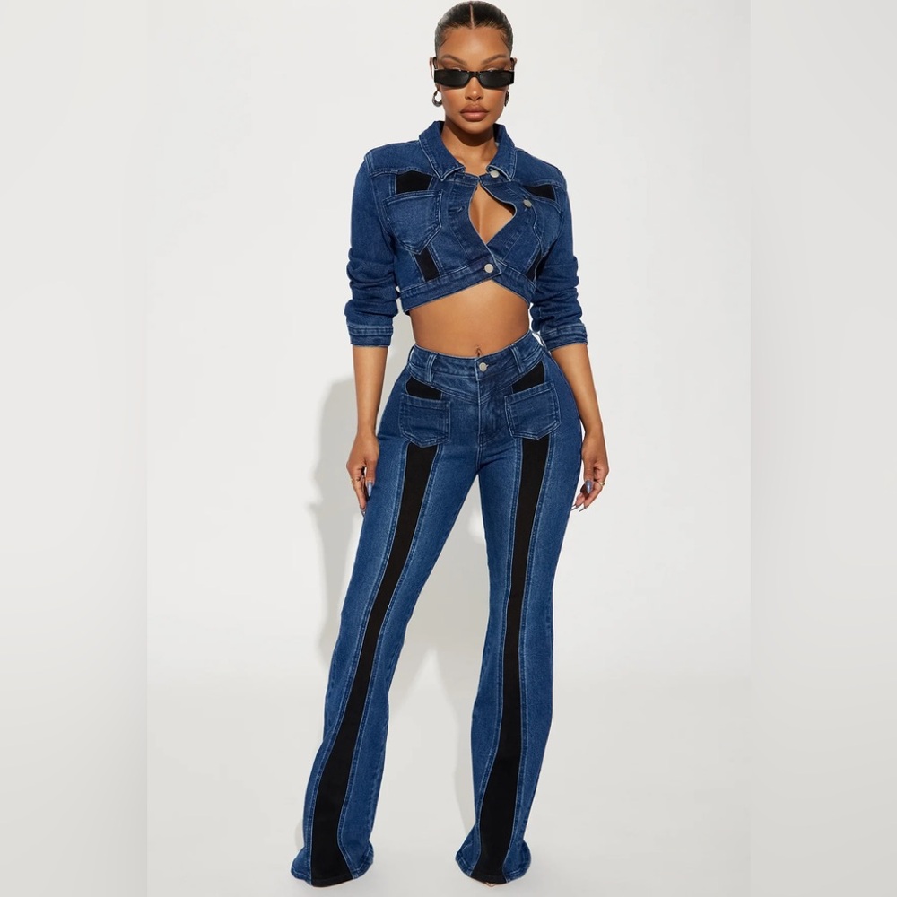 Sexy Splitting Ways Stretch Flare Jeans - Medium Wash in size 14 - Picture 2 of 4